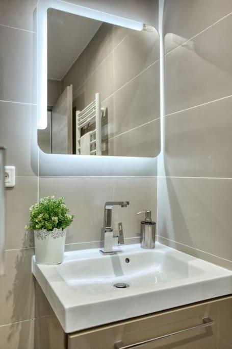 Amazing Apart New Bastille 3 Bedrooms 2 Bathrooms パリ エクステリア 写真